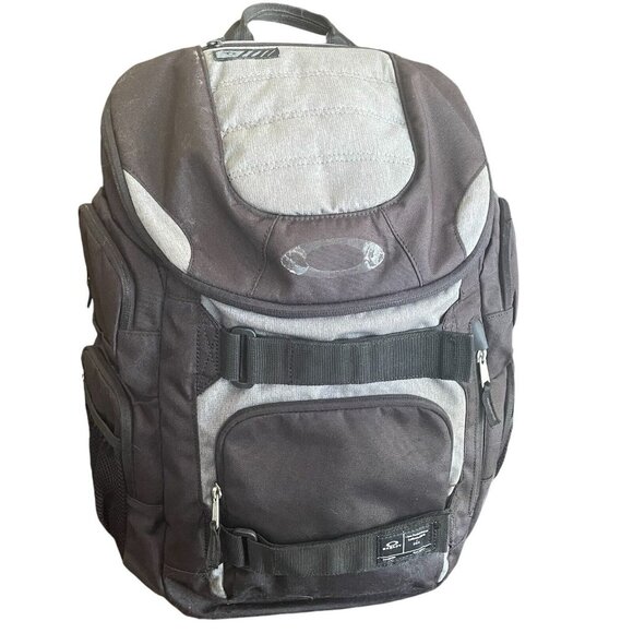 OAKLEY - Enduro 2.0 30L Backpack 17" Laptop - School College Backpack - Picture 1 of 8